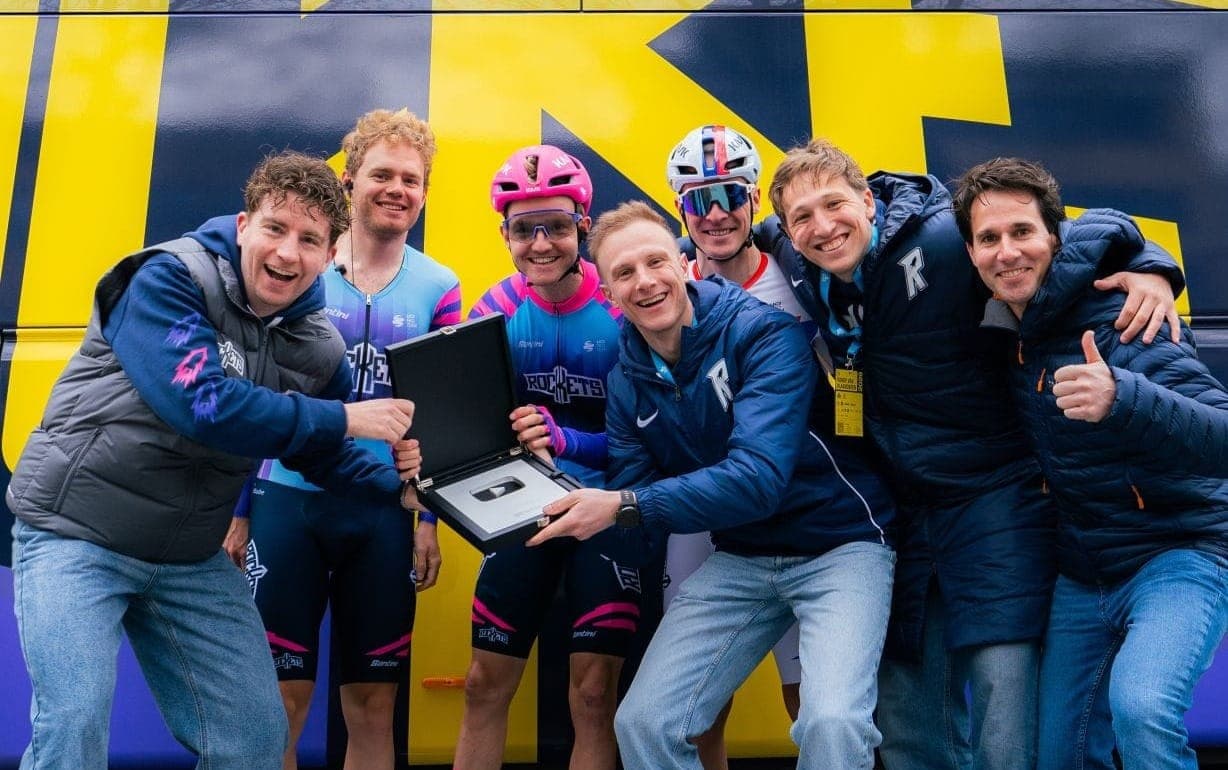 Van YouTube naar het startpodium: Rockets Cycling bereikt 100.000 abonnees tijdens debuut in Ronde van Vlaanderen